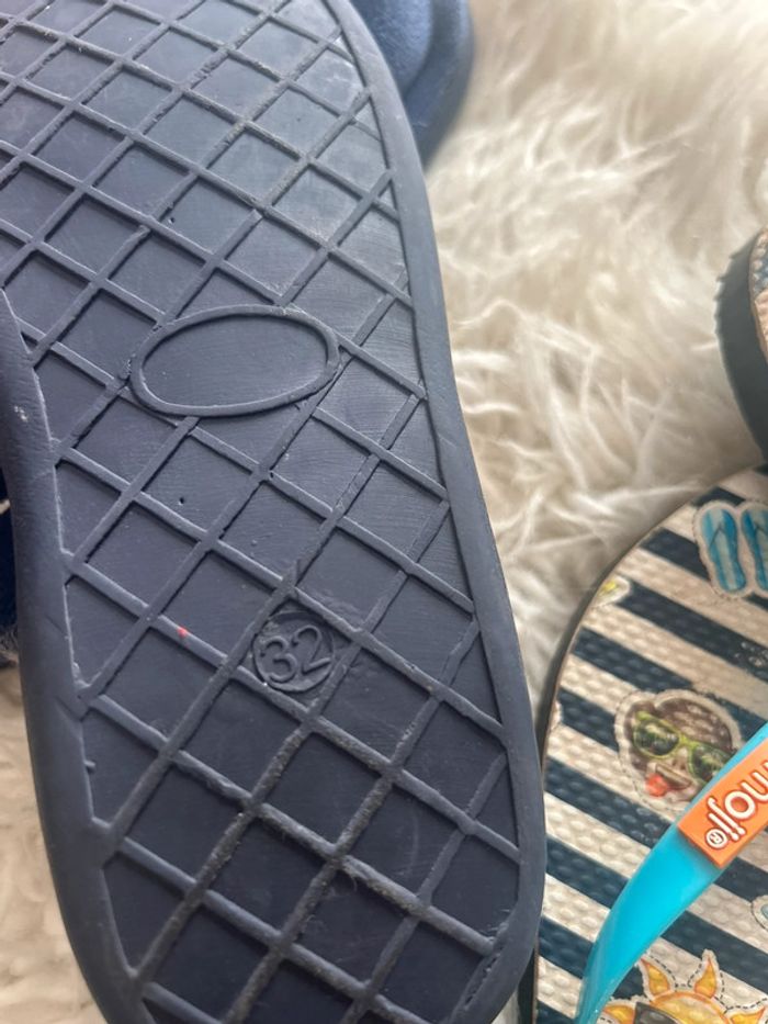 Lot 4 paires de chaussons/claquettes garçon taille 32/33 - photo numéro 4