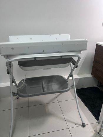 Baignoire pliable avec plan à langer 