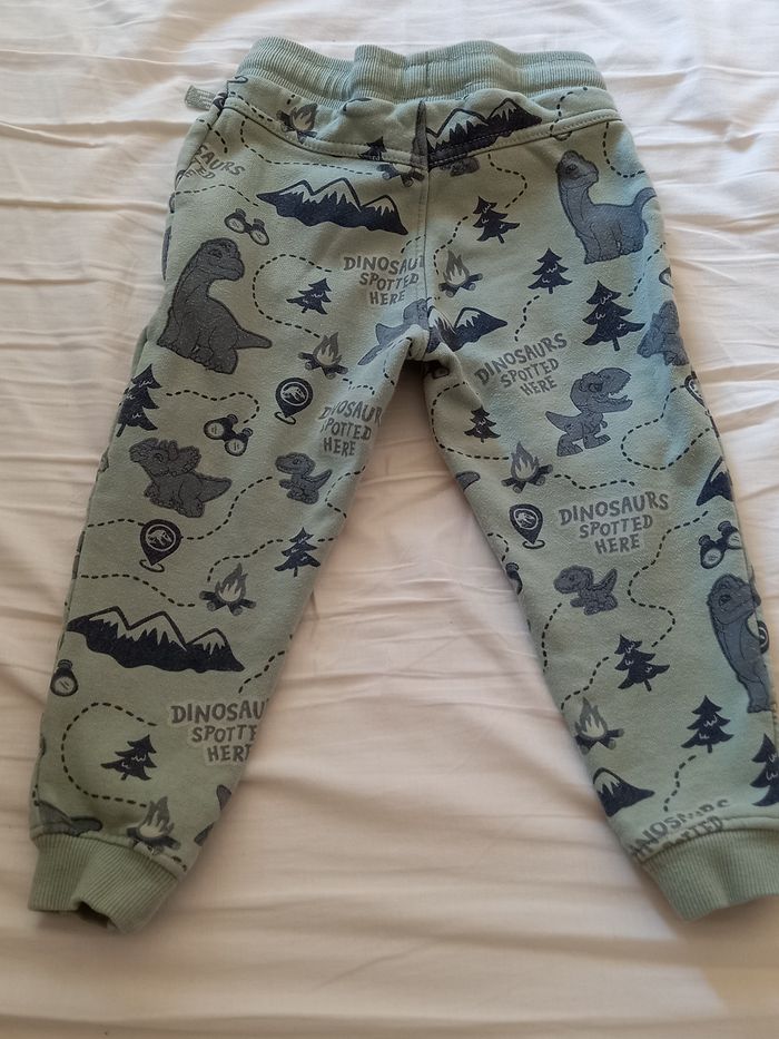 Joli pantalon dinosaures vert Jurassic World garçon 3 ans Kiabi - photo numéro 3