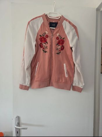 Veste bomber femme rose fleur brodée TBE taille XS kiabi