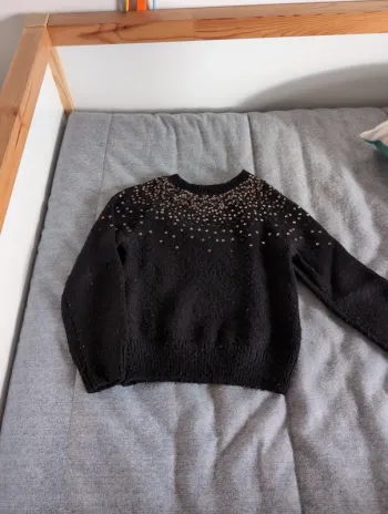 Pull noir à sequins