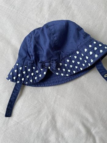 chapeau orchestra  marine noeud /coeur blanc 12 mois