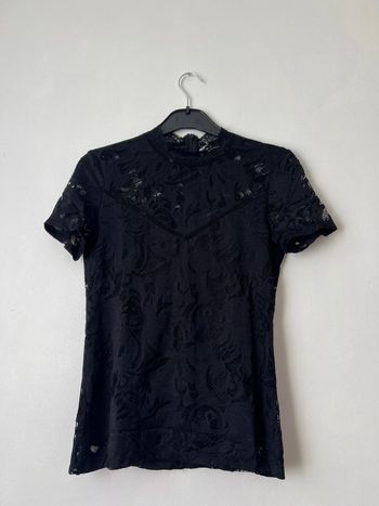 T-shirt à dentelle noire