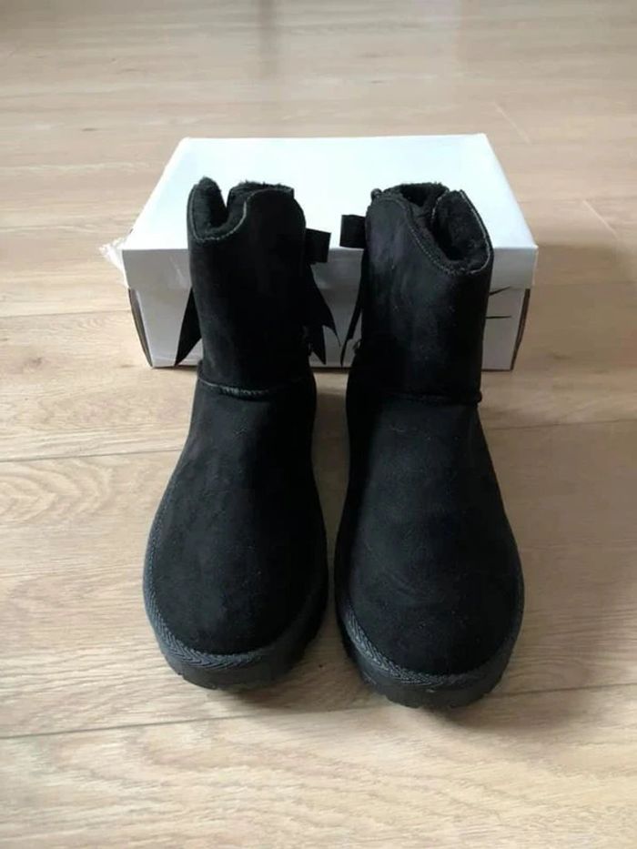 Bottines noires fourrées neuves pointure 37 - photo numéro 4