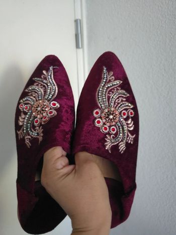 Babouches avec broderie et strass neufs