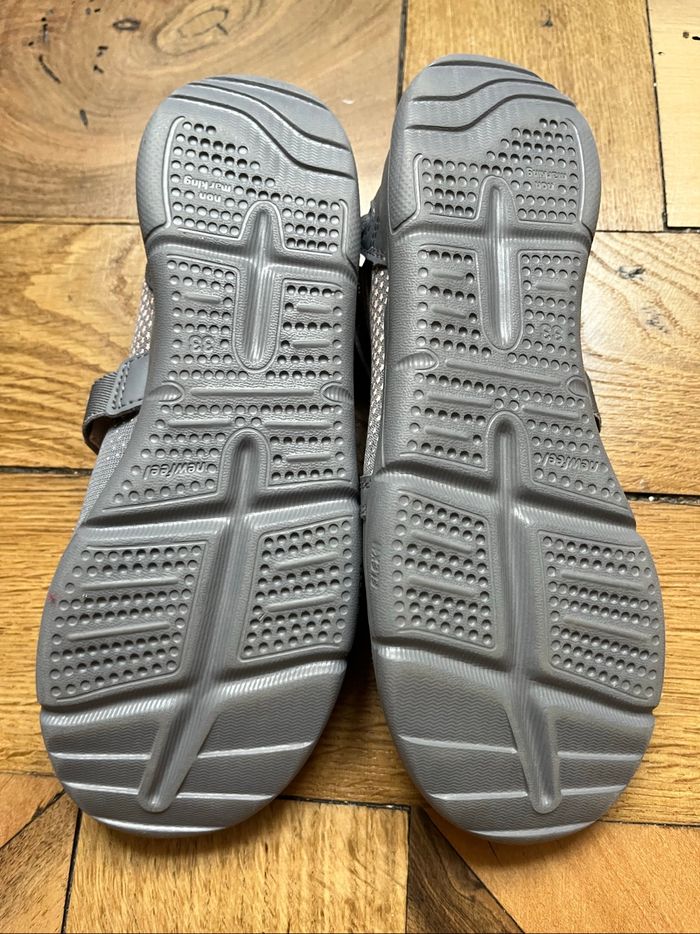 Chaussures sport sandales taille 33 - photo numéro 2