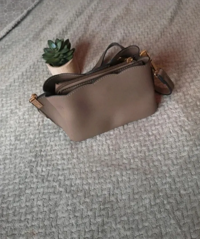 Sac en simili cuir taupe - photo numéro 3