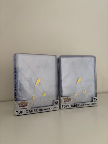 Lot de 2x 25 Top Loaders Pikachu + 25 Penny Sleeves
