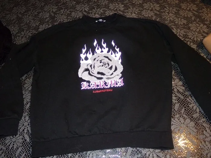 Pull avec rose - photo numéro 6