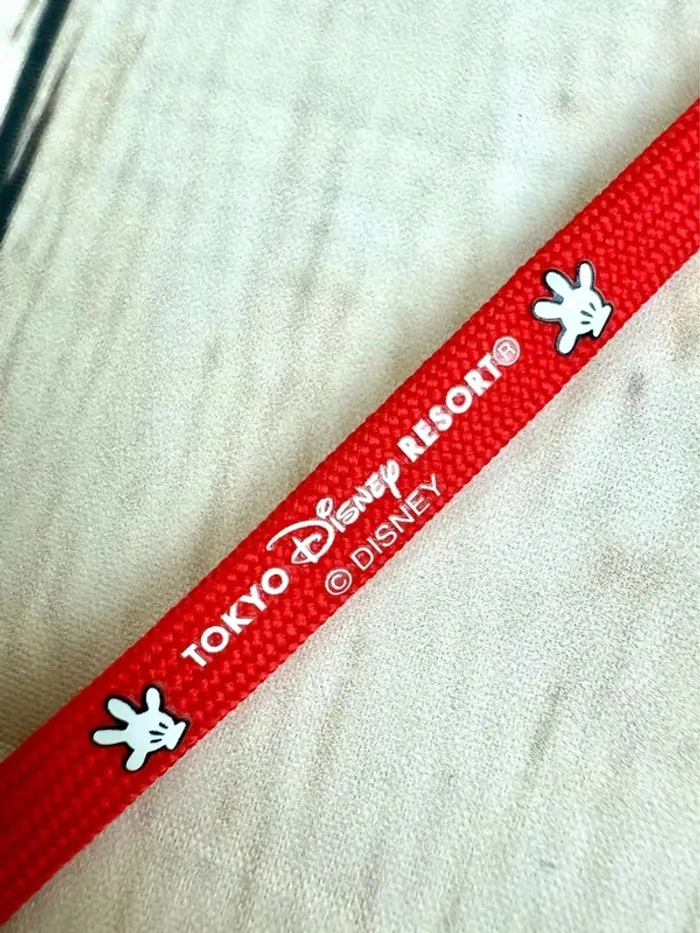 Sacoche Lanière exclusive porte pass annuel (ou magic pass) Disneyland Tokyo tête de Mickey - photo numéro 2