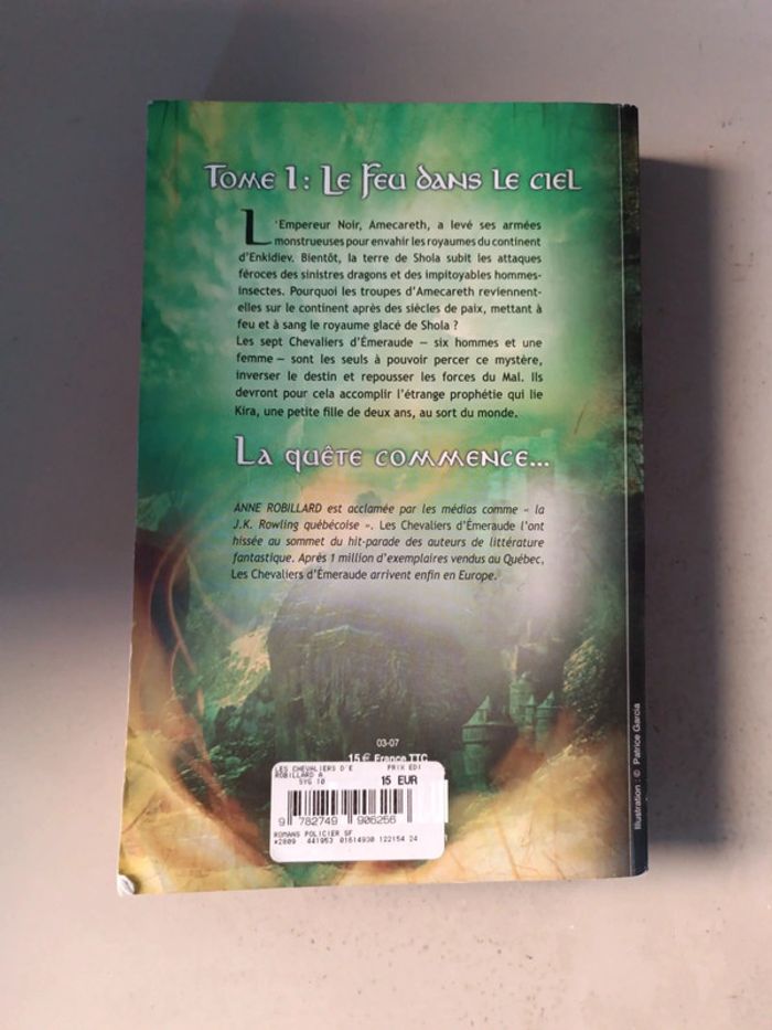 Anne Robillard les chevaliers d'Émeraude tome 1 le feu dans le ciel - photo numéro 2