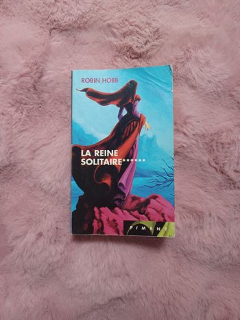 Livre roman: La reine solitaire