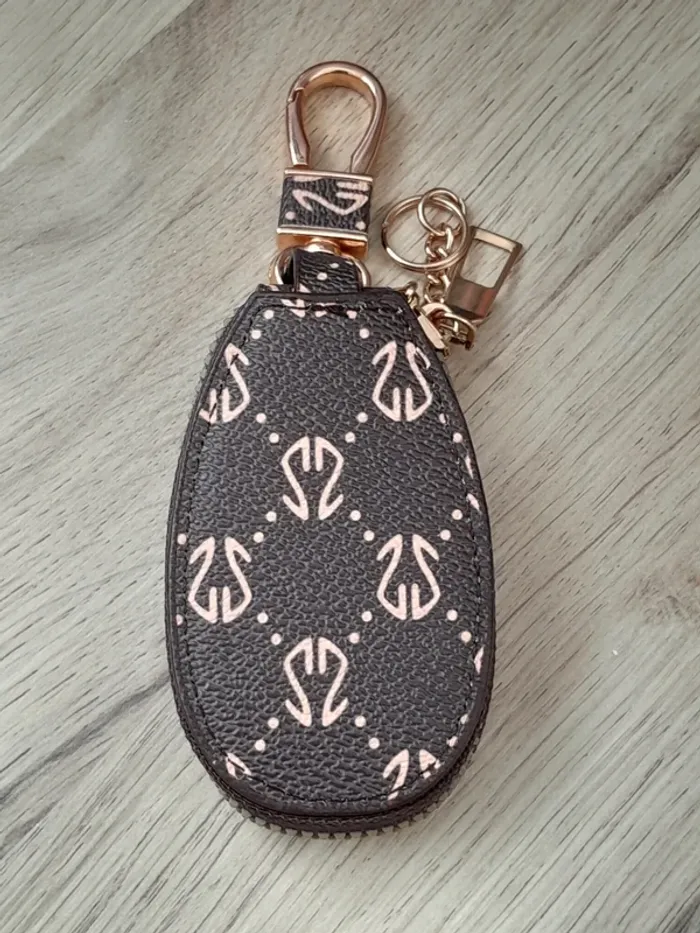 Etuis porte clés en simili cuir, couleur marron, acier doré