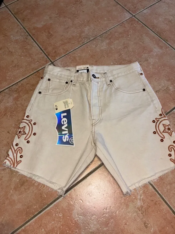 Short Levis