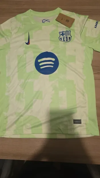 Maillot Barcelone Concept avant match vert fluo taille M neuf