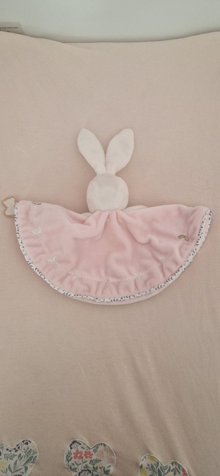 Doudou lapin rose et blanc Kaloo - photo numéro 3