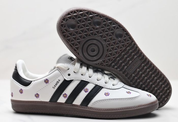 Baskets Adidas Samba Flowers 41 1/3 - neuves