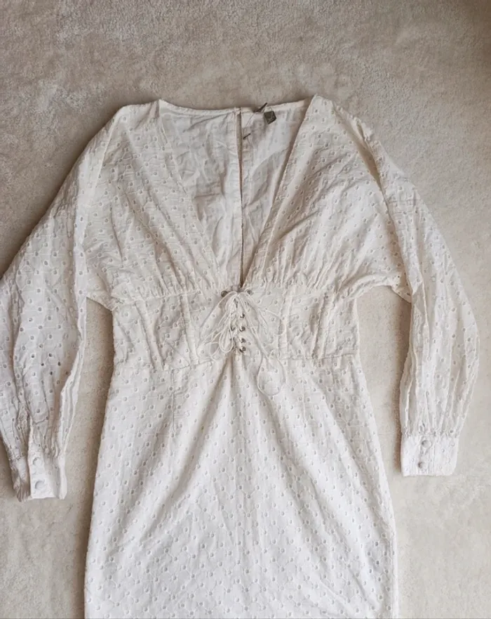 Robe blanche brodée Asos corset lacets 100% coton - photo numéro 5