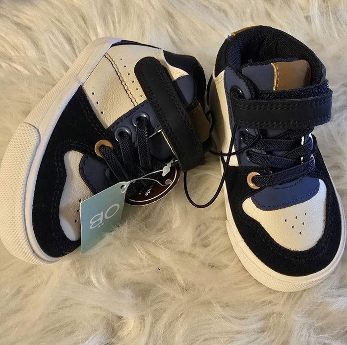 NEUVES (non portées)🏷🥰🤩💙 superbes baskets cuir pointure 20 garçon 💙💙😍 - photo numéro 6
