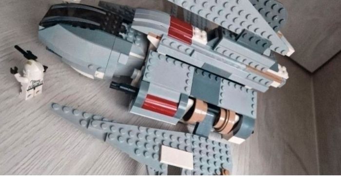 Superbe vaissseau de palpatine Lego star wars - photo numéro 3