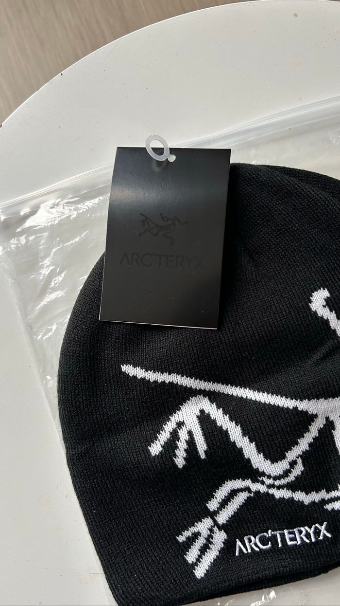 Bonnet Arc'teryx noir avec logo 🧢 - photo numéro 2
