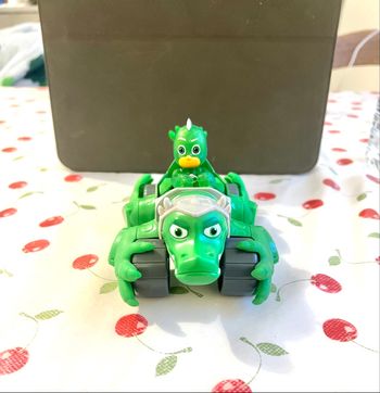 Pj masks pyjamasques animal power véhicule pyja destrier de gluglu gekko avec une figurine de gluglu