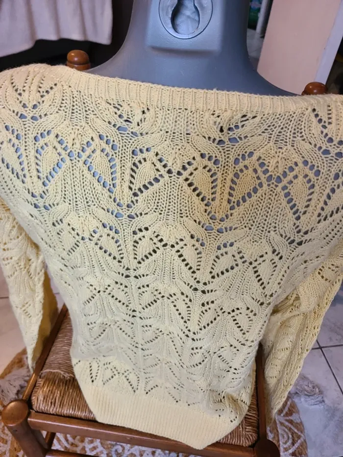 Joli petit pull jaune 38 - photo numéro 5