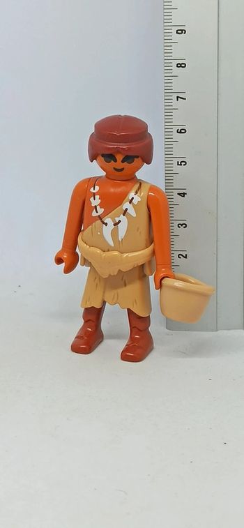 Femme de cromagnon avec bol playmobil