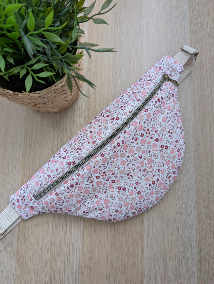 Sac banane femme fleuri rose et blanc