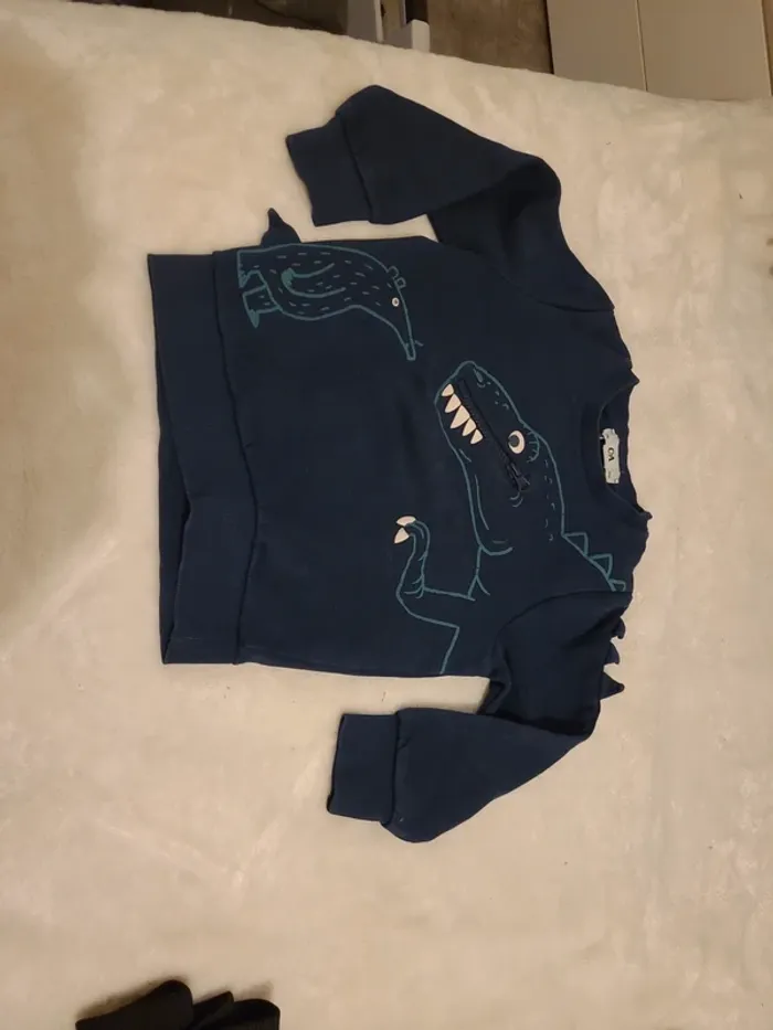 Pull c&a dinosaure