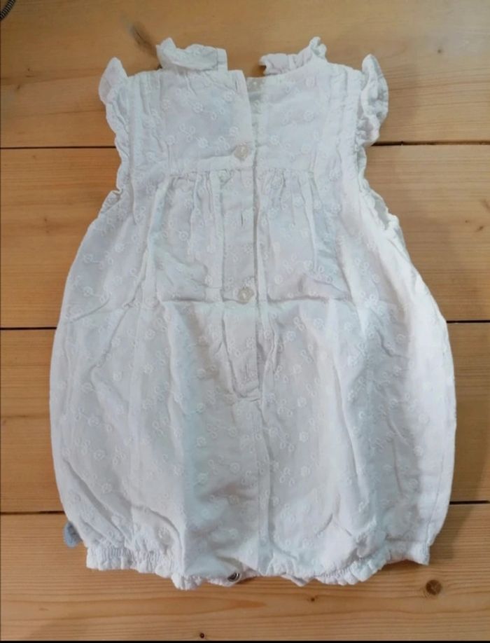 Barboteuse en coton brodé neuve 9mois - photo numéro 2