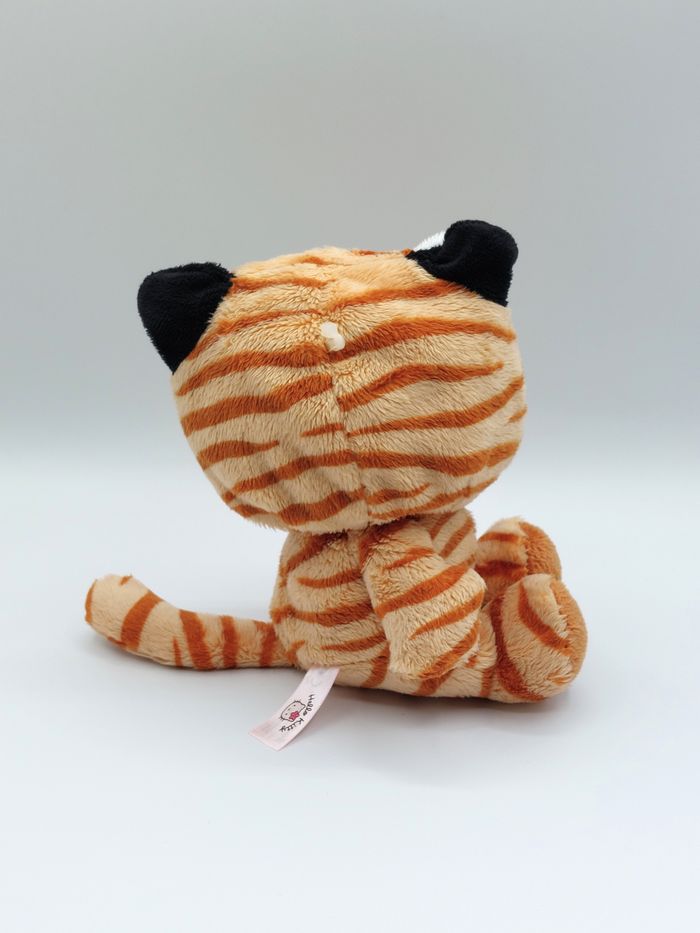 Petite Peluche doudou Hello Kitty déguisé en tigre chat SANRIO 17 cm assis - photo numéro 2