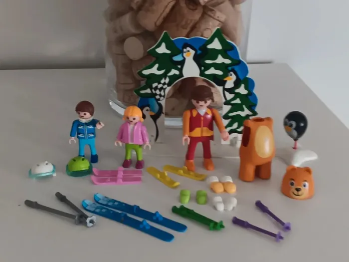 Enfants à la neige avec moniteur playmobil