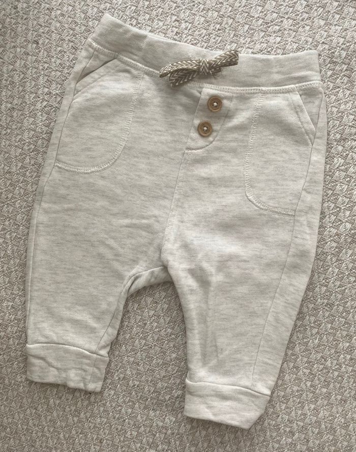 Pantalon beige taille 6 mois tape à l’œil