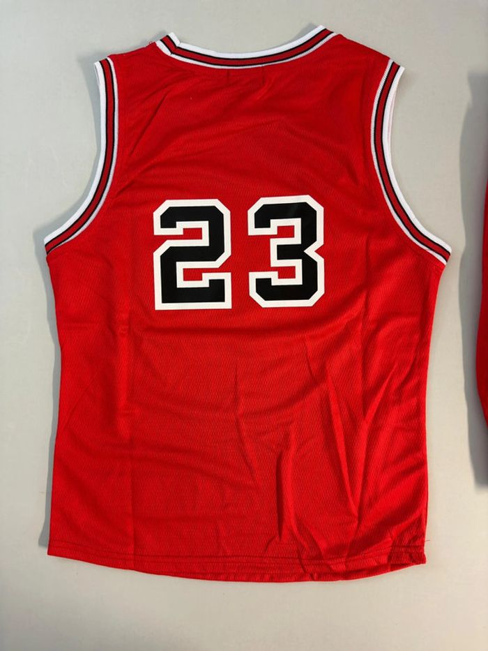 Ensemble sport de basket pour enfant. 10 ans - photo numéro 2