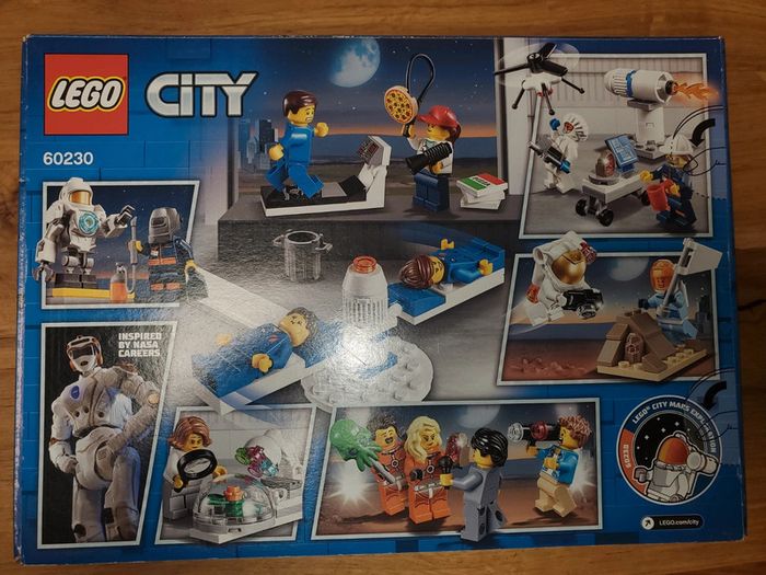 Lego city space figurines. - photo numéro 2