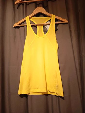 Haut sport .marque freshfit. Un très de  stylo dos voir photo.