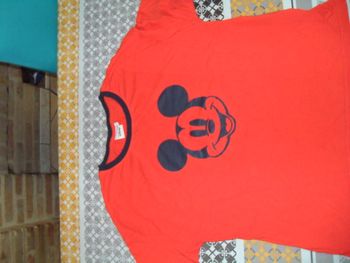 tee shirt Disney rouge et noir imprimé mickey taille L