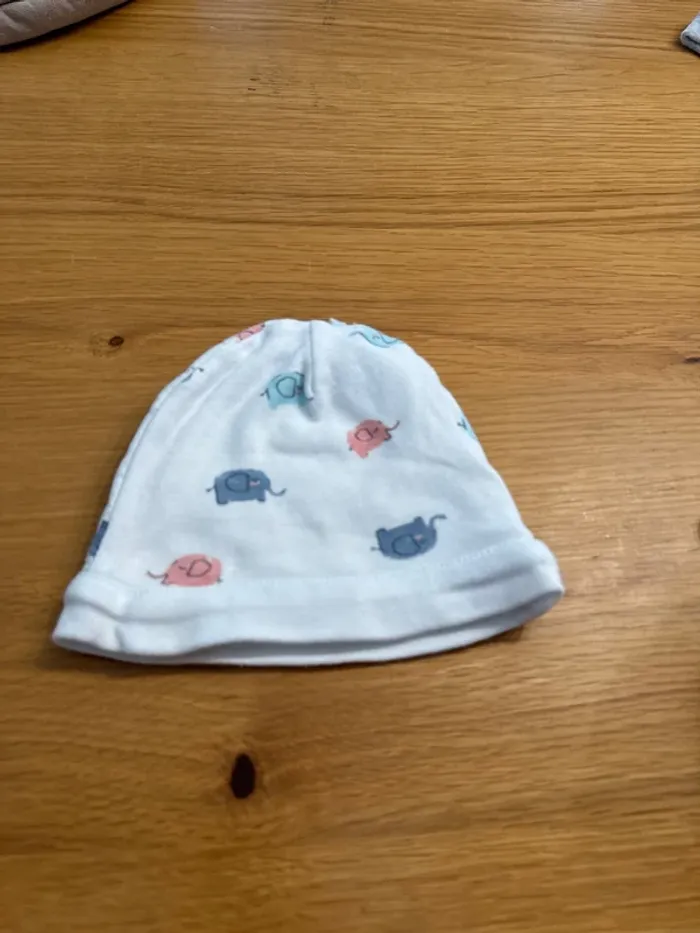 Lot de 5 bonnets + 1 paire de gants - photo numéro 3