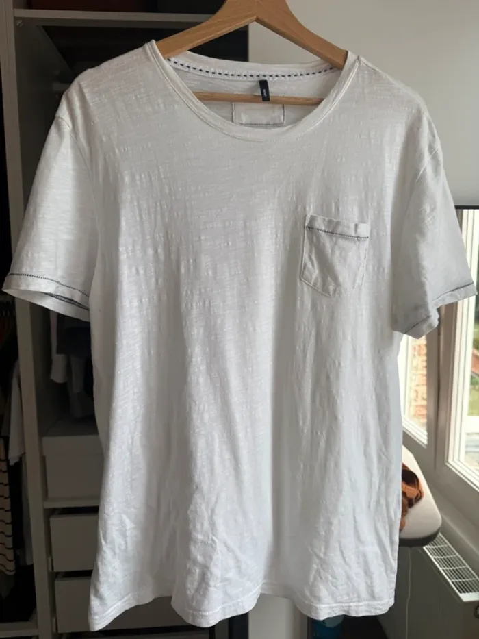 Tee shirt