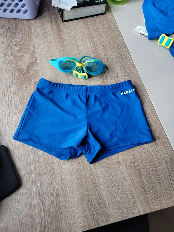 Maillot de bain shorty Nabaiji 7 / 8 ans + lunettes de piscine en cadeau