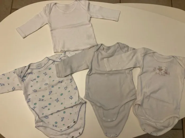 Lot 3 body manches longues 6M + 1 tee shirt blanc - photo numéro 2