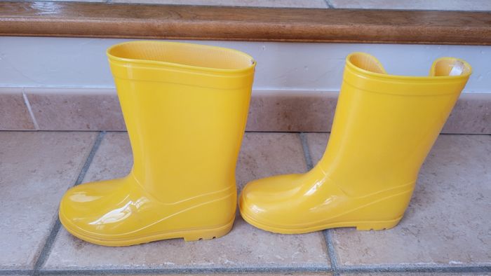 Paire de bottes de pluie jaune en 32/33 - photo numéro 3