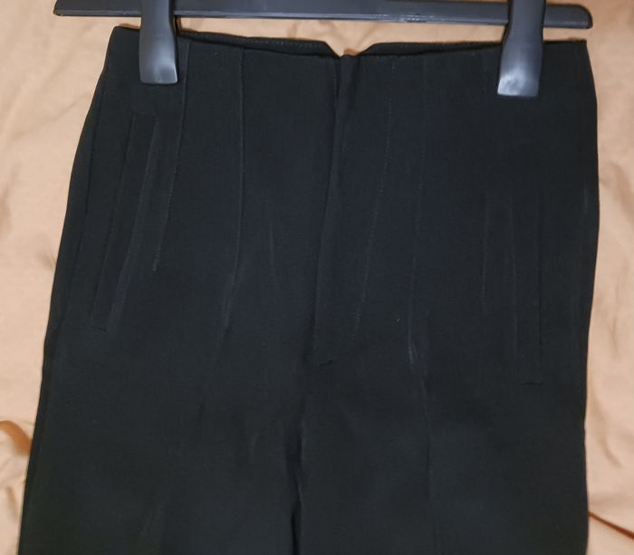 Pantalon noir, taille 34 / 36 ; excellent état voire comme neuf - photo numéro 3