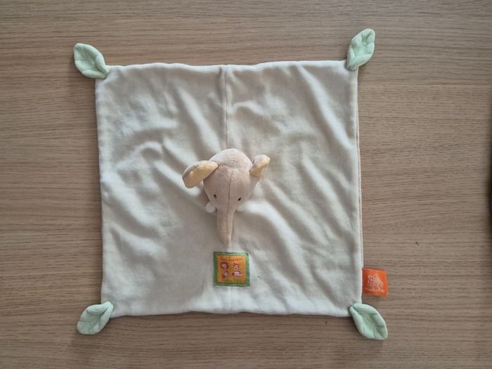 Doudou carré éléphant Moulin Roty - tbe - photo numéro 2