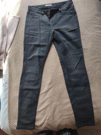 Pantalon jeans gris clair elasthane sans bouton et sans fermeture femme 