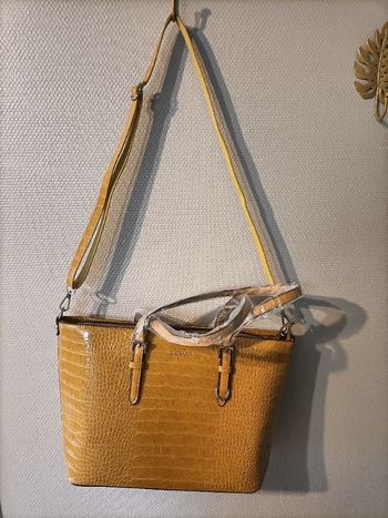 Sac à main ou bandoulière jaune moutarde