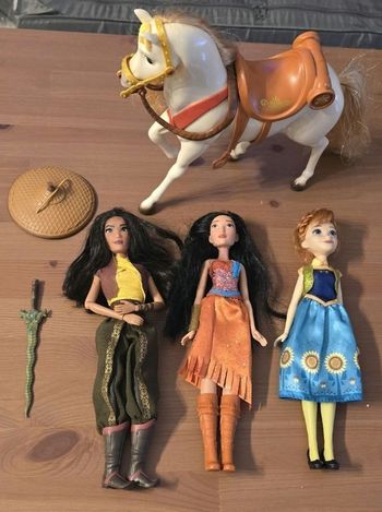 😍🥰🩷🩷🎉🎉 superbe  lot princesses et cheval disney 🥰😍🩷🩷
