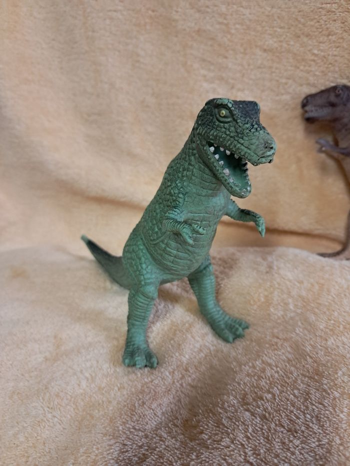 Lot de 2 tyrannosaures - photo numéro 2