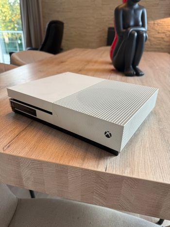 Xbox one S - 500Go + manette